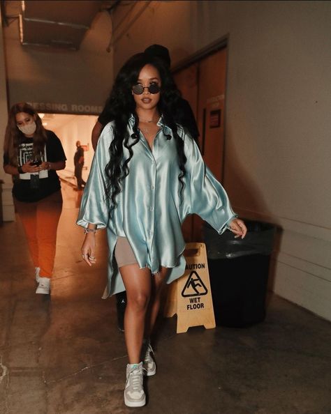 H.e.r Singer Aesthetic, H.e.r Aesthetic Singer, H E R Singer, Female Singers Aesthetic, H.e.r Singer, Island Dress, H.e.r Aesthetic, Concert Fits, Fashion Mood Board