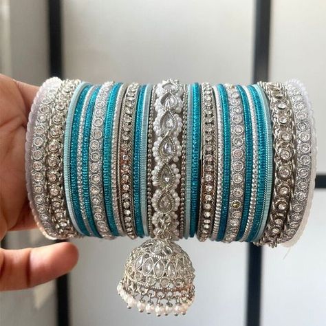 Silver Bangles Set Indian, Bangle Set For Lehenga, Bangals Set Design, Bangles Set Designs, Blue Desi Jewelry, Blue Bangles Set Indian, Blue Jewelry Indian, Chudiya Indian Bangles, Colorful Bangles Indian