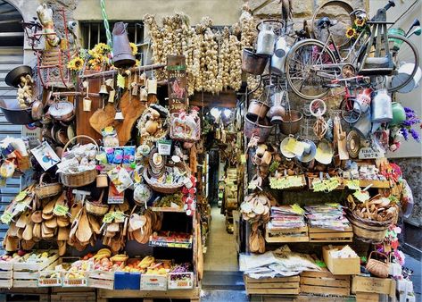 Markets In Florence Italy, Best Shopping In Florence Italy, Leather Market Florence, Italian Flea Markets, What To Buy In Florence Italy, Florence Italy Shopping, Shopping In Florence Italy, Florence Leather Market, Florence Market