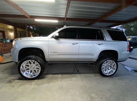 Yukon Denali Lifted, Lifted Yukon, Squatted Truck, Lifted Suv, Chevy Suv, New Chevy, Yukon Denali, Car Goals, Suv Cars