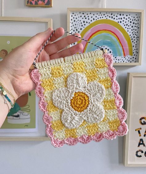 Natasha Emmerson (@love.indy_) • Instagram photos and videos Crochet Tapestry Pattern, Pattern Pixel Art, Art Au Crochet, Crochet Wall Hanging, Crochet Wall Art, Tapestry Pattern, Crochet Decor, Confection Au Crochet, Creative Crochet