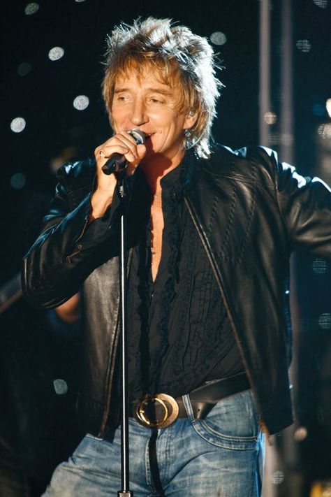 Rod Stewart Rod Stewart Lyrics, Rod Stewart Concert, Back In 2006, Country Girl Problems, Toyota Center, Country Song Quotes, Fake Smile Quotes, Lady Antebellum, Country Girl Quotes