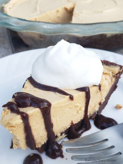 Keto Peanut Butter Pie Sugar Free Peanut Butter Pie, Peanut Butter Banana Pie, Keto Peanut Butter Pie, Low Sugar Low Carb Recipes, Low Carb Pies, Low Carb Pie, Bread And Circuses, Keto Pies, Easy Keto Dessert Recipes