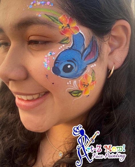 Eye Design Face Paint, Face Paint Characters, Disney Face Painting Ideas, Stitch Makeup Ideas, Stitch Face Paint Easy, Lilo And Stitch Face Painting, Face Paint On Hand, Preppy Face Paint, Disney Face Paint