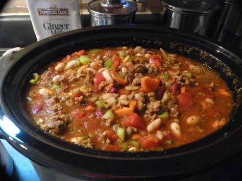 Crock pot figaroli? Looks really good Olive Garden Pasta, Pasta Fagioli Recipe, Ms Recipes, Pasta Fagioli Soup, Crockpot Pasta, Pasta E Fagioli Soup, Fagioli Soup, Red Kidney Beans, White Kidney Beans