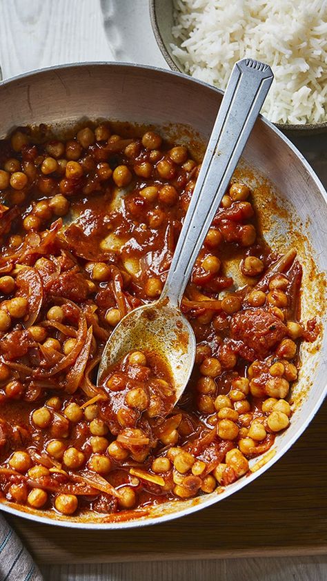 A real store cupboard favourite, these curried chickpeas are easy to throw together. Serve them with plain rice on their own or with another curry to feed the family. This recipe doubles easily and can be frozen (minus the yoghurt) or kept in the fridge for another meal. Store Cupboard Recipes, Broke Meals, Veg Dinner Recipes, Curried Chickpeas, Chana Masala Recipe, Cook Vegetables, Comfort Recipes, Aphrodisiac Foods, Plain Rice