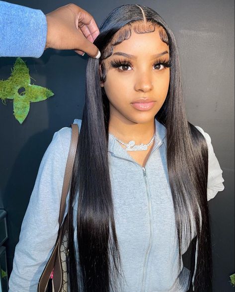 Lace Front Straight Wig, Middle Part Lace Front Wigs Edges, Middle Part With Edges, Middle Part Edges, Straight Wig Hairstyles, Wig Edges, Wig Installs, Hd Lace Frontal Wigs, Straighten Hair