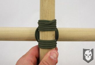 Square Lashing » Lashings (Strength: 5/Secure: 4/Stability: 3/Difficulty: 3) Please refer to our Knot of the Week introduction post fo... Square Lashing, Snake Knot, Survival Knots, Knots Guide, Decorative Knots, Rope Crafts Diy, Rope Knots, Paracord Projects, Zip Ties