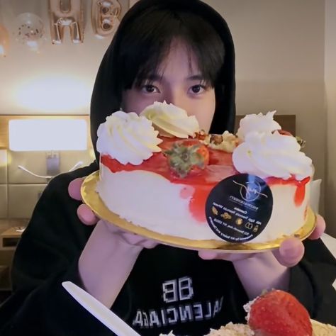 Heeseung Birthday Cake, Heeseung Birthday, Marshmallow Pictures, In Boyfriend Material, Enhypen Heeseung Icon, Cake For Boyfriend, Vampire Knights, Heeseung Icon, Birthday Icon