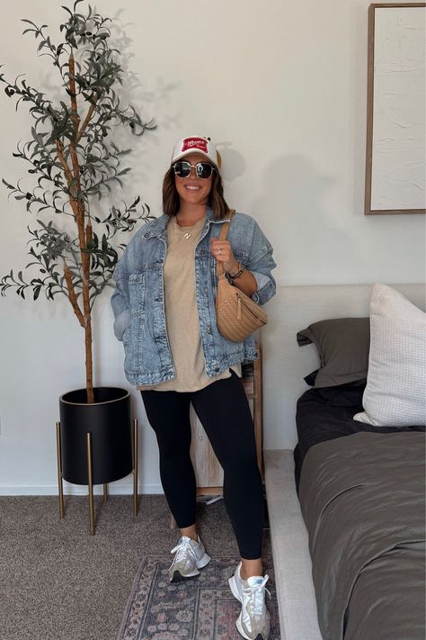 Jeans And Sneakers Outfit Casual, Jeans And Sneakers Outfit, Sneakers Outfit Casual, High Roller, Jumpsuit Outfit, Sneakers Outfit, Mom Outfits, Outfit Casual, Casual Outfits