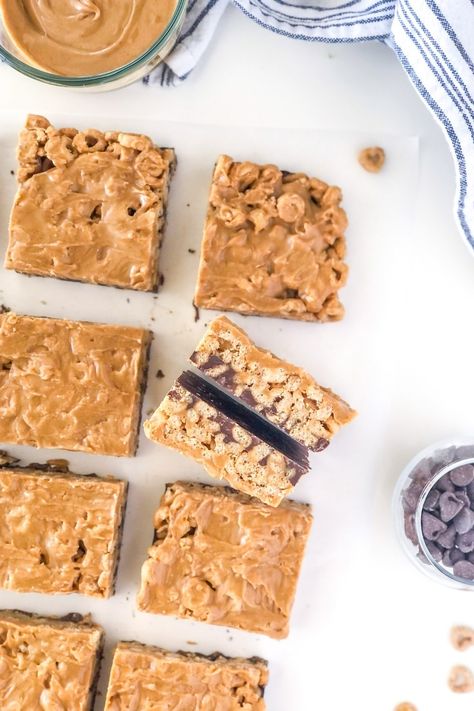 Chocolate Peanut Butter Cheerio Bars (No Bake) Healthy Cereal Bars, Bars With Peanut Butter, Peanut Butter Cereal Bars, Peanut Butter Cheerio Bars, Cheerio Bars, Cereal Bars Recipes, No Bake Peanut Butter, Healthy Cereal, Cereal Bars