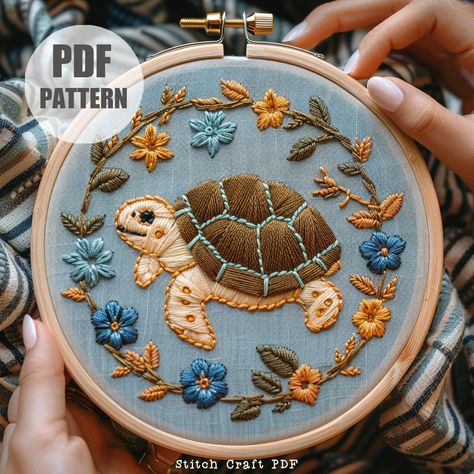 Sea Turtle Embroidery Pattern, Turtle Embroidery, Pdf Pattern Embroidery, Bee Embroidery Design, Floral Hand Embroidery, Embroidery Hoop Crafts, Bee Embroidery, Animal Embroidery Designs, Turtle Pattern