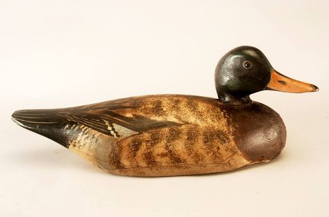 A great decoy! Here is a rare mallard drake by Elmer Crowell, ca. 1915. Pristine original condition. For sale; details here: http://www.rjgantiques.com/Product.aspx?invno=18269. via RJG Antiques-Decoys and American Folk Art FB Rustic Garden Furniture, Large Garden Pots, Wooden Duck, Wood Duck, Duck Decoys, French Country Farmhouse, Shorebirds, American Folk Art, Stone Sculpture