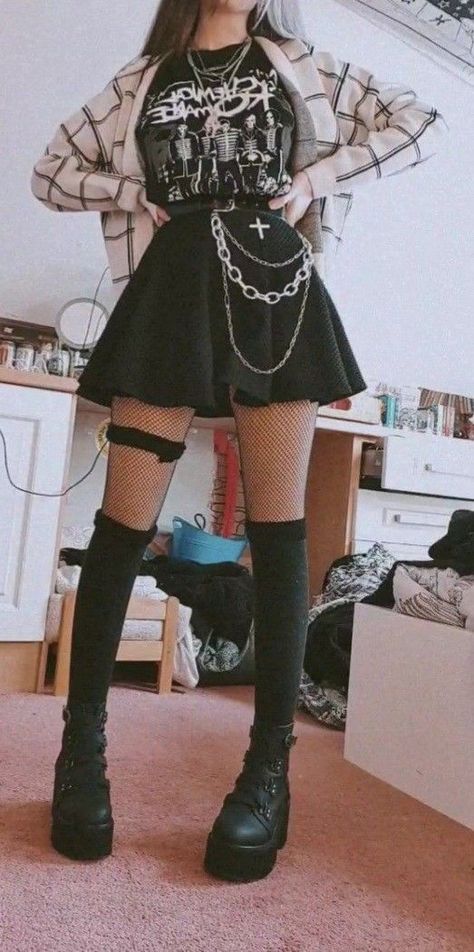 Goth Gifts, How To Impress, E Girl Outfits, Egirl Outfits, Alt Outfits, Rock Outfit, Dark Outfits, Goth Girl, Swaggy Outfits