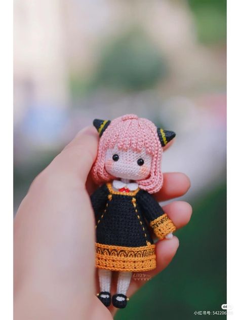 Crochet Spy X Family, Crochet Anime Doll, Anya Crochet, Amigurumi Anime, Amigurumi Crochet Free Pattern, Easy Crochet Animals, Quick Crochet Patterns, Crochet Keychain Pattern, Anya Forger