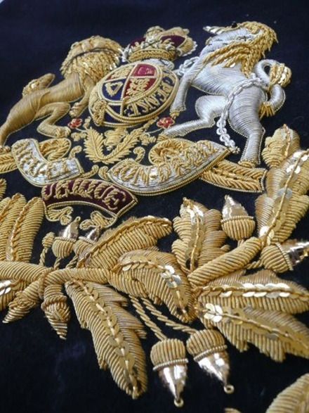 Embroidery By Hand, Goldwork Embroidery, Gold Work Embroidery, Gold Work, Gold Embroidery, Needle Art, Stitching Art, Embroidery Inspiration, Embroidery Techniques