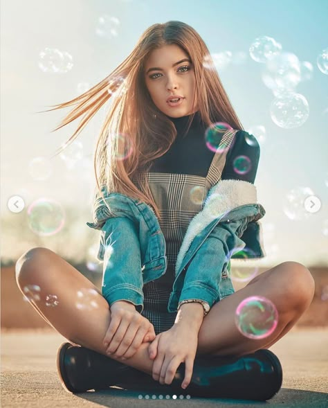 Bubble Photoshoot, Portrait Photography Women, Senior Picture Outfits, Photography Challenge, Outdoor Photoshoot, Photoshoot Themes, Senior Poses, Women Photography Poses, Snow Storm