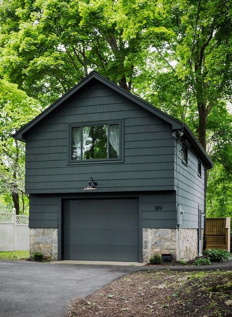 Mountain Garage Apartment, Craftsman Carriage House Garage, Single Car Garage Adu, Small Carriage House Plans, Garage With Guest House, Small Garage Apartment, Small Garage House, Garage To Tiny House, Garage House Ideas