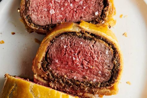 Beef Wellington is The Most Impressive Main Dish You'll Ever Make https://www.thekitchn.com/beef-wellington-recipe-23280651?utm_source=RSS&utm_medium=feed&utm_campaign=Category%2FChannel%3A+main #rtplease #recipes Alternative Thanksgiving Dinner Ideas, Alternative Thanksgiving, French Beef Stew, Beef Bourguignon Recipe, Wellington Recipe, Thanksgiving Dinner Ideas, Beef Wraps, Special Meals, Recipe Hacks