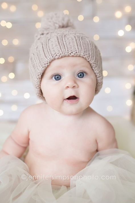 Winter Baby Pictures, Pallet Blue, Christmas Photoshoot Kids, Baby Christmas Photography, 6 Month Baby Picture Ideas, Diy Newborn Photography, Christmas Baby Pictures, Photo Lights, Baby Boy Newborn Pictures