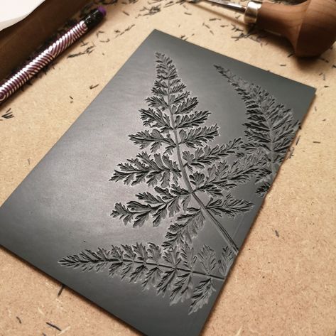 Lino Print Botanical, Plant Lino Print, Fern Lino Print, Lino Print Leaves, Fern Linocut, Linocut Botanical, Simple Lino Print Ideas, Botanical Printmaking, Lino Flowers