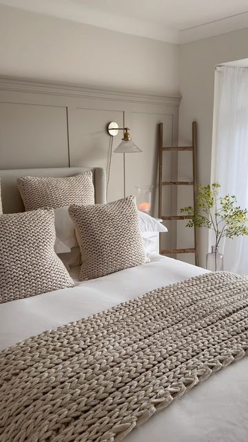 Newbuild Bedroom Ideas, Cosy Cottage Bedroom Ideas, Guest Room Neutral, Neutral Bedroom Wooden Floor, Neutral Guest Room Ideas, Neutral Bedroom With Panelling, Show Home Bedroom, Neutral Spare Bedroom Ideas, Neutral Bedroom Accessories