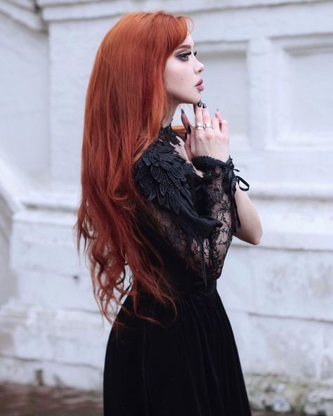 Gothic Flowers, Pumpkin Queen, Dark In Love, Sleeve For Women, Redhead Beauty, Instagram Style, Love Black, Flower Lace, Gothic Beauty