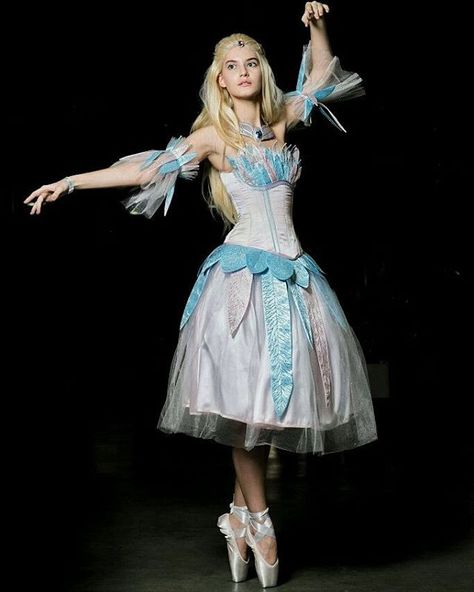 Barbie Cosplay, Barbie Swan Lake, Doll Halloween, Princess Cosplay, Black Halloween Dress, Cosplay Inspo, Cool Cosplay, Awesome Cosplay, Disney Cosplay