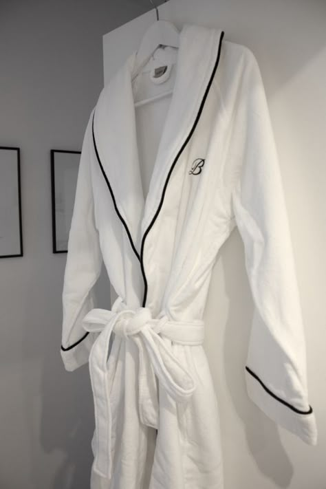 Bath Robe White, White Bath Robe Aesthetic, White Bathrobe Aesthetic, White Bath Robe, Bath Robes Aesthetic, Bathroom Robe Aesthetic, Hotel Robe Aesthetic, White Robe Aesthetic, Bath Robe Aesthetic