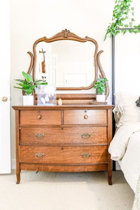 Cottagecore Bed Frame, Cottagecore Nightstand, Cottage Core Home Decor Ideas, Antique Bedroom Ideas Vintage, Vintage Cottagecore Bedroom, Antique Bedrooms, Cottage Bedroom Aesthetic, Cottagecore Bedroom Aesthetic, Woodsy House