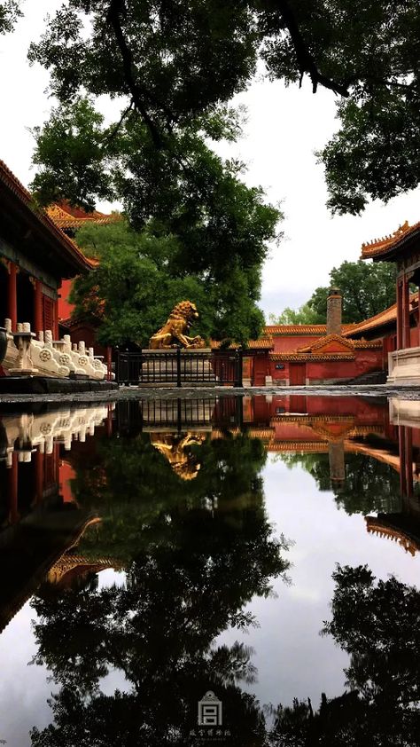 A courtyard in Beijing Forbidden City after heavy storm China Building, Beijing City, Building Landscape, Forbidden City, Travel Photography Inspiration, Chinese Architecture, Beijing China, Ancient China, Courtyard Garden