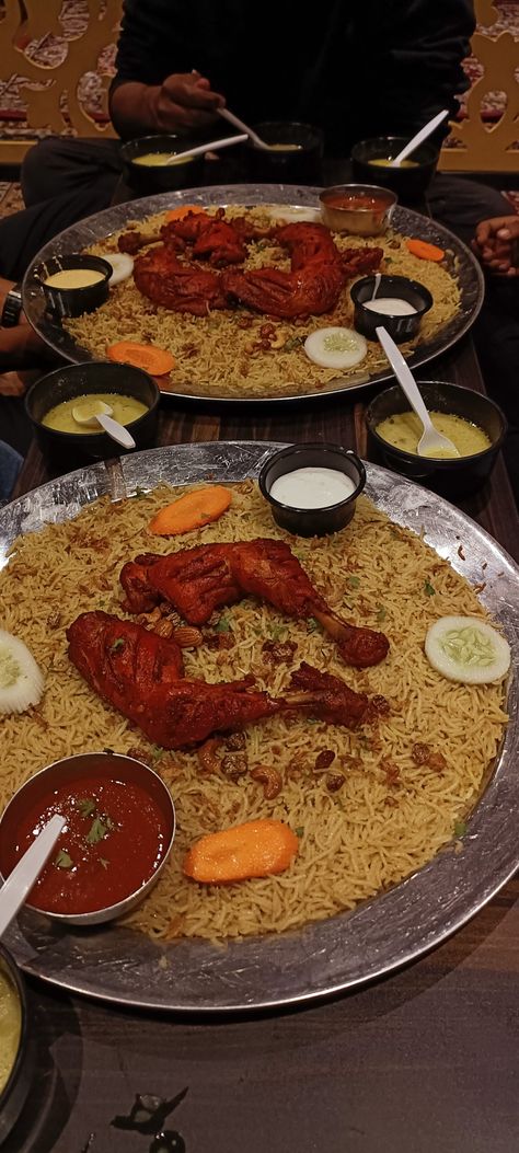 Night Food Snap, Hyderabad Snaps, Food Snaps Night, Food Area, Party Night Club Aesthetic, Restaurant Pictures, Indian Dinner, Snap Streak Ideas Easy, Views Video