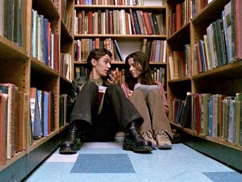 Freaks and Geeks, 1x05, "Tests and Breasts," aired 6 Nov. 1999. Daniel Desario (James Franco) & Lindsay Weir (Linda Cardellini). Daniel: "Damn. It's weird you can do this in your head. Like a brainiac or something."﻿ Lindsay: "Thanks." Daniel: "Man, I cannot wait to see Kowchevski's face when he hands this back to me. It's gonna blow his mind." Lindsay: "Yeah, but, Daniel, this isn't over, right? I'm gonna tutor you and you won't have to steal any more tests." Ty A Ja, John Bender, Ja I Ty, Vintage Foto's, Freaks And Geeks, Septième Art, James Franco, The Love Club, Good Old Days