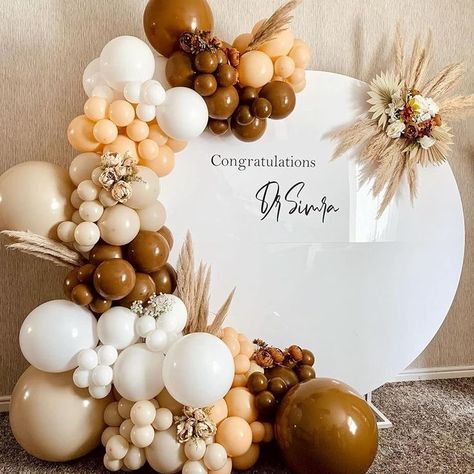 21st Birthday Backdrop Ideas, Brown Balloon Garland, Beige Balloons, Fall Theme Party, Cream Balloons, White Balloon Garland, Diy Balloon Arch, Earth Tone Decor, Blush Balloons