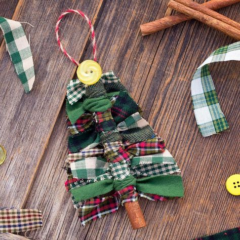 Love this primitive twist on our Scrap Ribbon Tree Ornaments...using flannel, homespun fabric, and cinnamon sticks! Stick Christmas Tree, Fabric Tree, Fabric Christmas Trees, Fun Christmas Crafts, Quilted Christmas Ornaments, Christmas Tree Crafts, Scrap Fabric, Christmas Ornament Pattern, Primitive Crafts