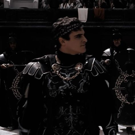 Commodus Gladiator Aesthetic, Gladiator Commodus, Gladiator Fanart, Commodus Gladiator, Walking Through Fire, Ancient Rome Aesthetic, Maximus Decimus Meridius, Emperor Commodus, Russel Crowe