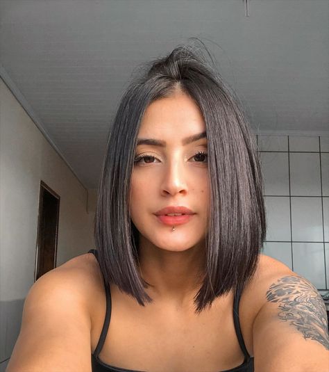 VICTORIA PAZINI on Instagram: “cabelito” Face Shape Hairstyles, Short Straight Hair, Haircuts Straight Hair, Long Bob Hairstyles, Penteado Cabelo Curto, Brown Blonde Hair, Bob Haircut, Grunge Hair, Shoulder Length Hair