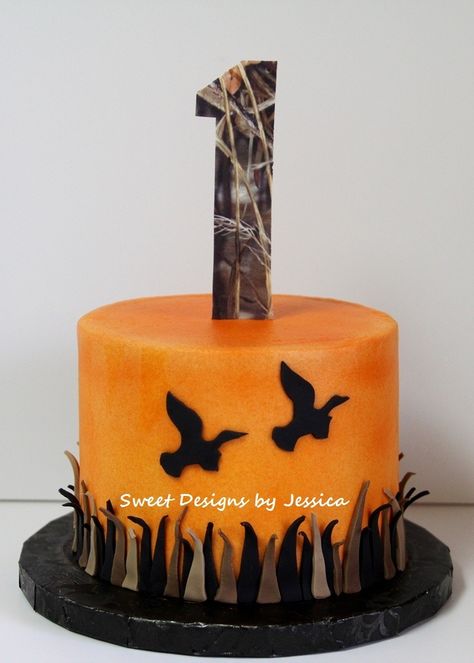 Camo First Birthday, Duck Hunting Cakes, Wild One Birthday Cake, Hunting Birthday Cakes, One Birthday Cake, Drake's Birthday, Cake Mom, Hunting Birthday Party, 1st Bday Cake