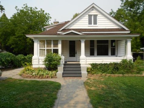 1912 Victorian Cottage on 285 N. 100 E. in Logan, Utah. Lower Class Homes, Lower Middle Class Homes, Middle Class House, Utah Houses, Utah Architecture, Concrete Rose, Utah House, Hospital Room Snapchat Stories, Home Styles Exterior