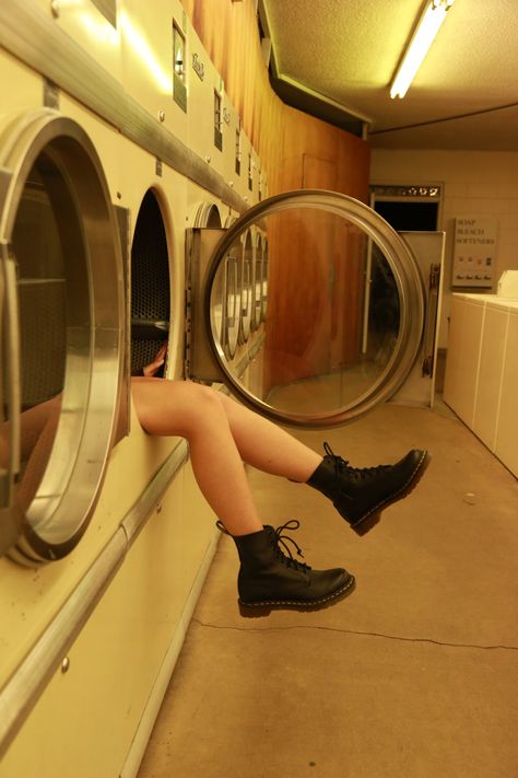 Retro Laundry Mat Photoshoot, Location For Photoshoot, Washing Machine Photography, Vintage Laundromat Photoshoot, Laundry Photoshoot Ideas, Launderette Photoshoot, Clothing Rack Photoshoot, Laundry Mat Photoshoot Vintage, Laundry Matt Photoshoot