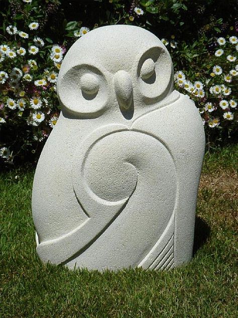 Look through our sculpture, memorial and headstone galleries. Brett specialises in Maori designs. Carving For Beginners, Stone Carving Sculpture, Red Sandstone, Stone Sculptures, Figurative Kunst, Soapstone Carving, Ceramic Owl, Carving Designs, Ceramic Birds