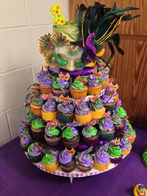 Mardi gras first birthday 50th Birthday Mardi Gras Theme, Mardi Gras First Birthday, Mardi Gras Baby Shower Theme, Khloe Baby, Mardi Gras Cake, Mardi Gras Party Decorations, Mardi Gras Centerpieces, Louisiana Mardi Gras, Mardi Gras Decorations