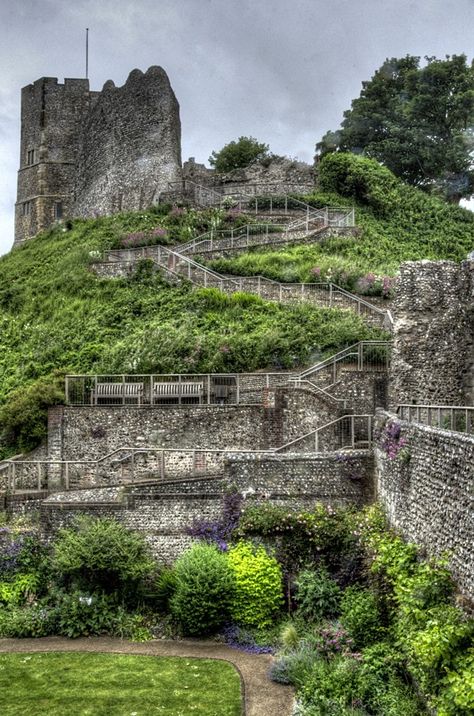 Lewes England, Castle Decorations, Castle Decor, West East, English Castles, Sussex England, Kent Uk, Scenic Road Trip, Castle Ruins