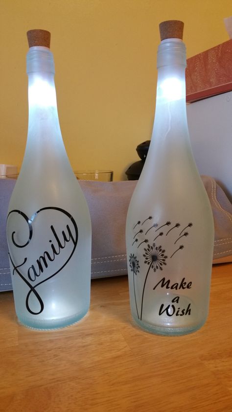 Sayings For Wine Bottles, Lighted Wine Bottles Diy How To Make, Etched Wine Bottles, Light Bottles Diy Craft Ideas, Wine Bottles Crafts, Glass Flower Painting, Bottle Decorating Ideas, Glass Bottle Painting Designs, Bottle Art Design