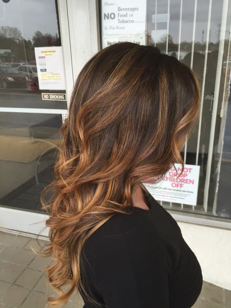 Golden copper balayage #colourbylindsay #balayage #brunettebalayage #goldenbalayage #caramelhighlights Golden Copper Balayage, Copper Balayage Brunette, Curly Color, Copper Balayage, Beauty Hair Color, Golden Copper, Hair Stylies, Balayage Brunette, Hair Shades