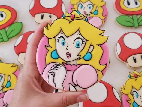 Princess Peach Cookies, Princess Peach Party, Peach Birthday, Peach Cookies, Mario Cake, Peach Party, Princesa Peach, Grad Parties, Decorated Cookies