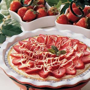 White Chocolate Berry Pie White Chocolate Pie Recipe, White Chocolate Pie, Chocolate Strawberry Pie, Berry Pie Recipe, Strawberry White Chocolate, Baking From Scratch, White Chocolate Strawberries, Chocolate Pie Recipes, Raspberry Pie