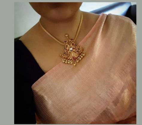 Addigai Designs, Attigai Necklace Gold, South Indian Style, Hand Chain Jewelry, Gold Jewels Design, Antique Necklaces Design, New Gold Jewellery Designs, Gold Jewelry Simple Necklace, Gold Necklace Indian Bridal Jewelry