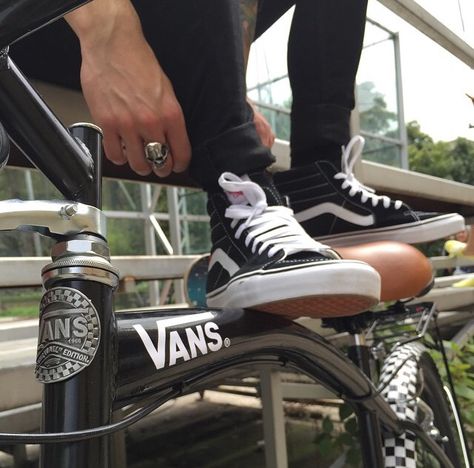 Vans bike Sneaker Plug, Sk8 Hi Vans, Urban Shoes, Vans Original, Vans Checkerboard, Sneaker Art, Athletic Shoe, Luxury Sneakers, Vans Slip On