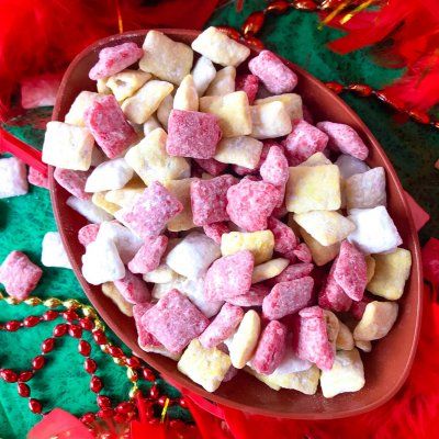 Kansas City Chiefs Puppy Chow - Three Olives Branch Chiefs Puppy Chow, Gluten Free Football Snacks, Kanas City Chiefs, Sweet Chex Mix, Sweet Chex, Superbowl Desserts, Chow Recipe, Appetizer Dessert, Puppy Chow Recipes